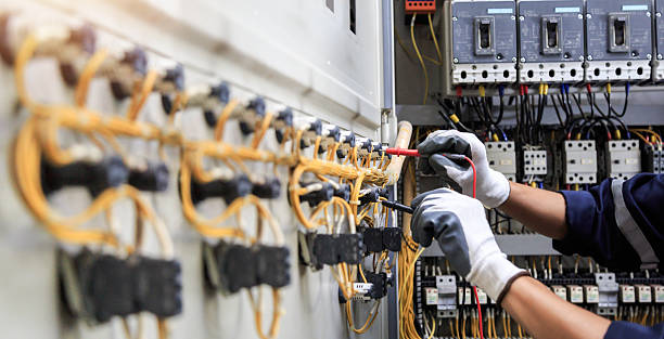 Professional Electrician technician working in Davenport, FL